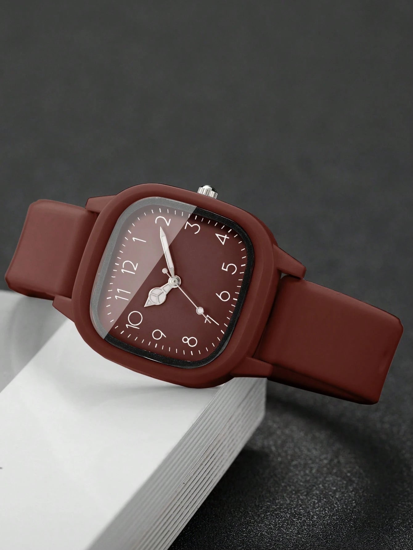 2pcs/Set Women's Silicone Watch With Square Dial & Elegant Quartz Wristwatch + Heart-Shaped Bracelet